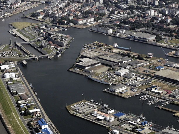 FH1 FH2 FH3 Handelshafen 0085_WEB.jpg Luftaufnahme Handels- und Fischereihafen Bremerhaven