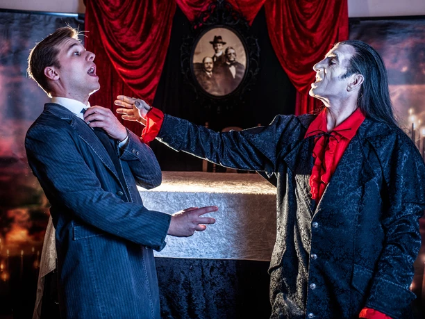 Dracula_Jonathan Harker in Gefahr Foto Erik Hüther.jpg