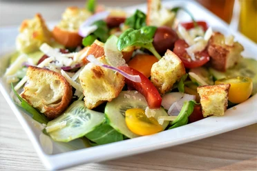 kulinarik-essen-teller-salat_pixabay_4