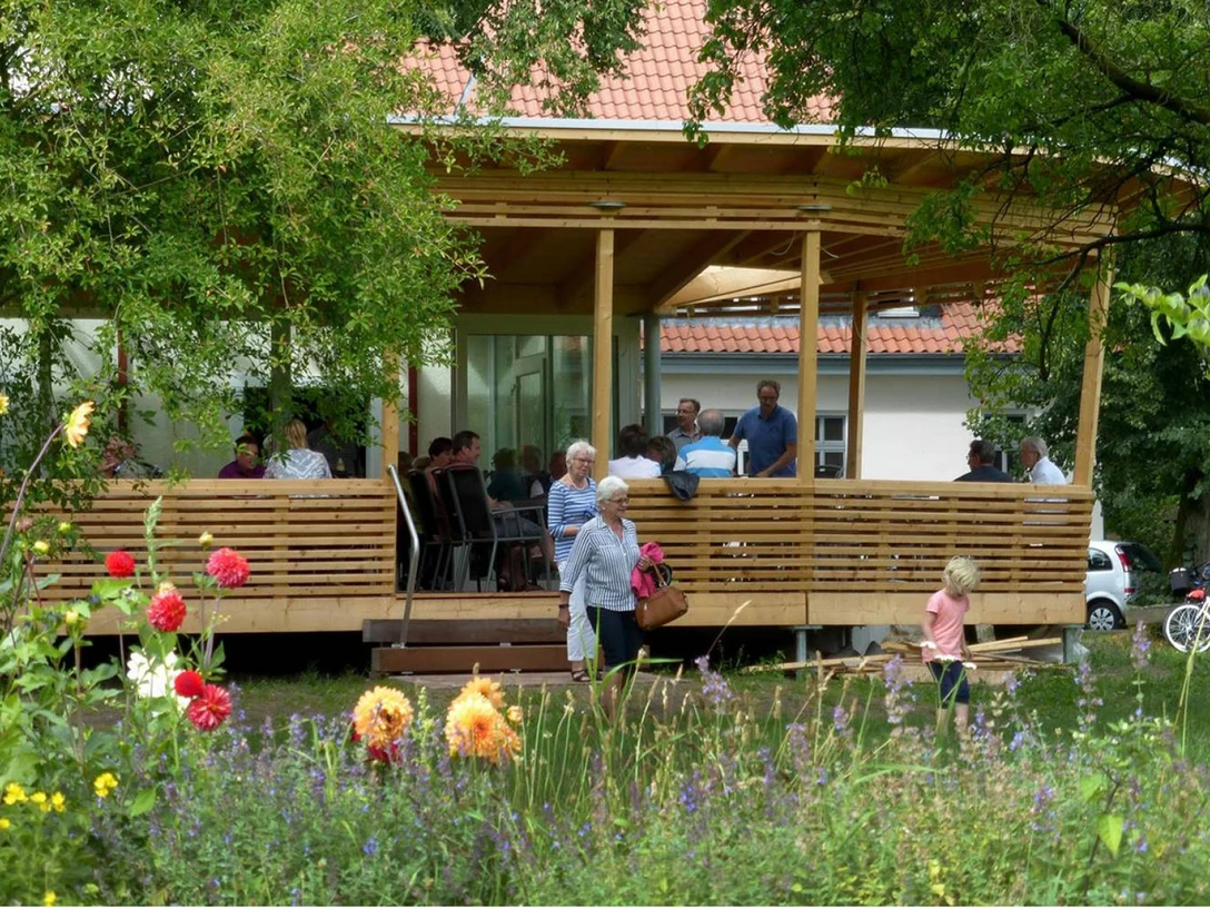 Genießen Sie Ihren Kaffee und leckere Torten im Hartmannshofcafé Genießen Sie Ihren Kaffee und leckere Torten im HartmannshofcaféEnjoy your coffee and delicious cakes in the HartmannshofcaféNyd din kaffe og lækre kager i HartmannshofcaféenGeniet van koffie en heerlijk gebak in het Hartmannshofcafé