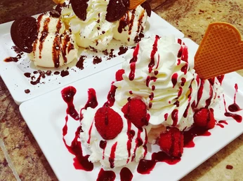 Genießen Sie unsere leckeren Eisbecher im Venezia Genießen Sie unsere leckeren Eisbecher im Venezia