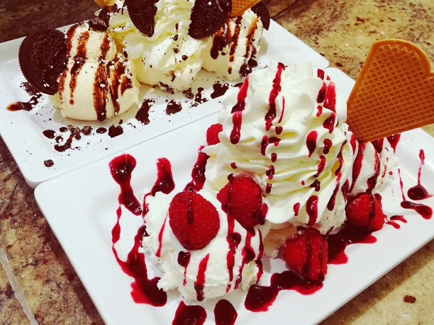 Genießen Sie unsere leckeren Eisbecher im Venezia Genießen Sie unsere leckeren Eisbecher im Venezia