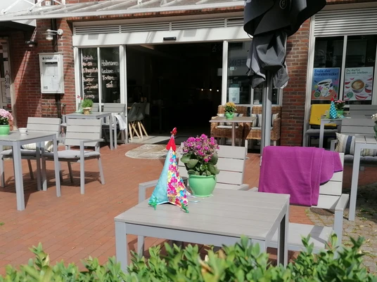 Freisitz am Café Hollmann Freisitz am Café Hollmann