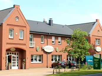 Außenansicht vom Restaurant & Kräuterhotel Heidejäger Außenansicht vom Restaurant & Kräuterhotel HeidejägerExterior view of the Restaurant & Kräuterhotel HeidejägerUdsigt til Restaurant & Kräuterhotel Heidejäger udefraBuitenaanzicht van het Restaurant & Kräuterhotel Heidejäger