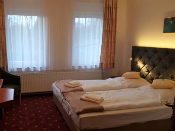 Doppelzimmer im Kräuterhotel Heidejäger Doppelzimmer im Kräuterhotel HeidejägerDouble room at the Kräuterhotel HeidejägerDobbeltværelse på Kräuterhotel HeidejägerTweepersoonskamer in het Kräuterhotel Heidejäger