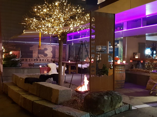 quartierbeiz-13-aussen-abend