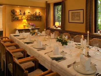 Clubraum vom Restaurant Hotel Paulsen Clubraum vom Restaurant Hotel PaulsenClub room of the Restaurant Hotel PaulsenKlubværelse på Restaurant Hotel PaulsenClub kamer van het Restaurant Hotel Paulsen