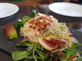 huesi-interlaken-burger