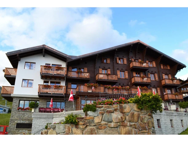 restaurant-hotel-aletsch-bettmeralp-aussenansicht-sommer