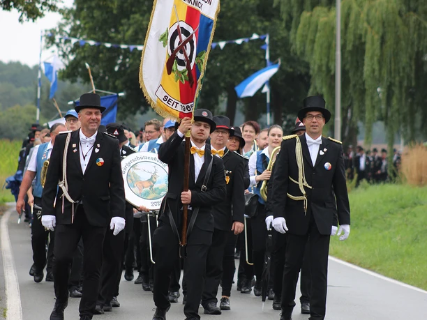 Schützenfest Neuenknick 2.jpg