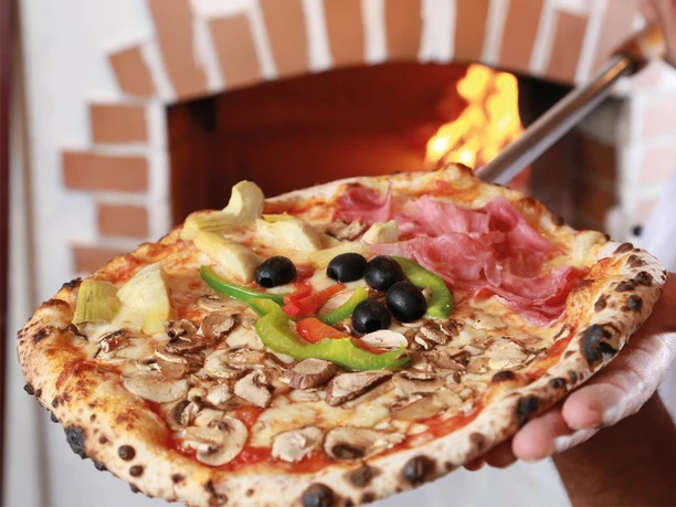 pizzeria-piccobello-bettmeralp-pizza