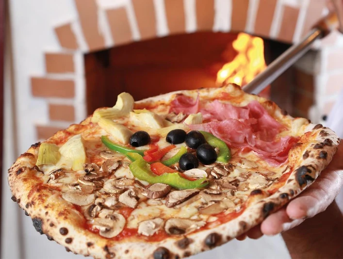 pizzeria-piccobello-bettmeralp-pizza