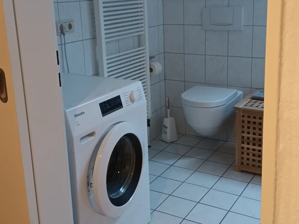 20251219_120623 Bad oben mit Waschmaschine.jpg