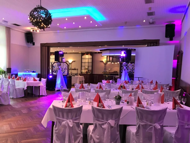 Hochzeitsvorbereitungen im Restaurant Waldhof Hochzeitsvorbereitungen im Restaurant Waldhof