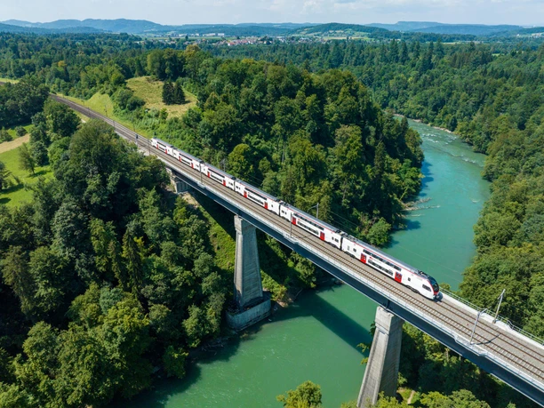 Mellinger%20Reussbruecke%20RABe%20512%20IR%20Dosto.jpeg