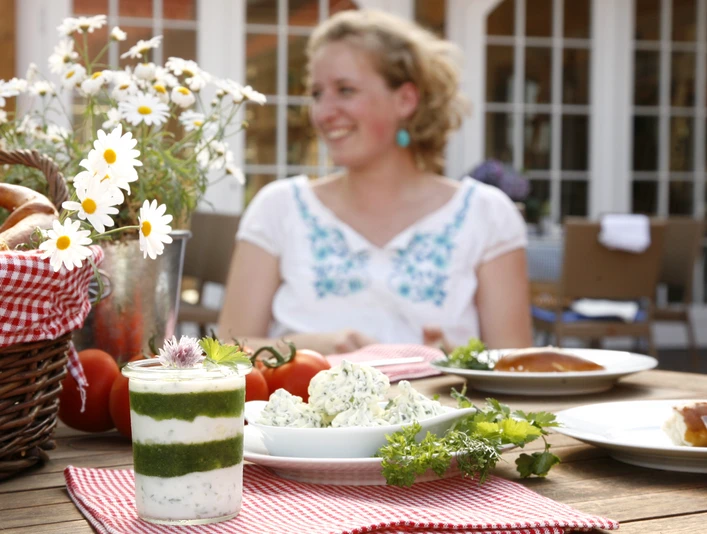 Gedeckter Tisch im Café-Bistro LandHof Gedeckter Tisch im Café-Bistro LandHof