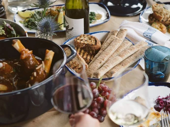 the-hey-restaurant-bar-gedeckter-tisch