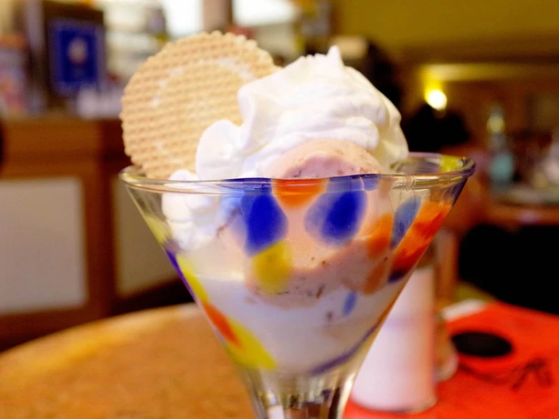 Ice cream sundae at Café Klatsch