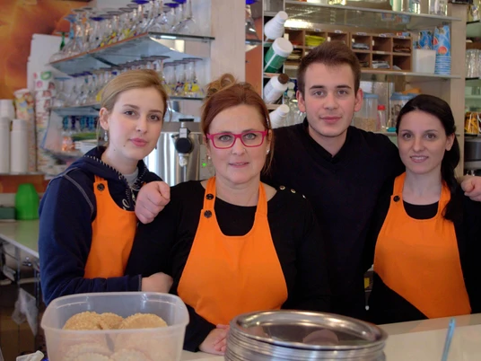 Familientradition im Eiscafé Martini Familientradition im Eiscafé Martini