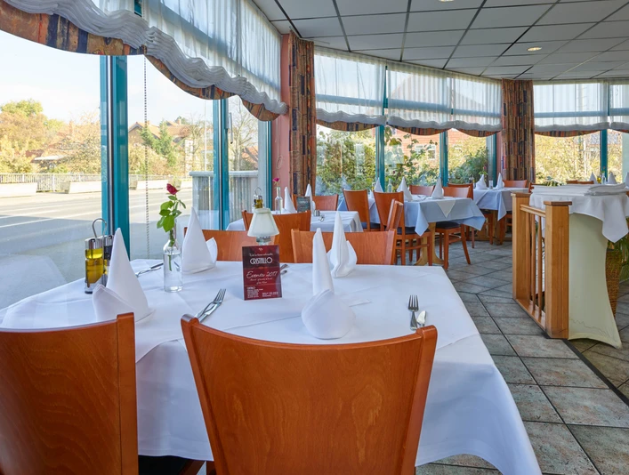 Cristallo: große Fensterfront Cristallo: große FensterfrontCristallo: large window frontCristallo: stort vindue foranCristallo: groot raam vooraan