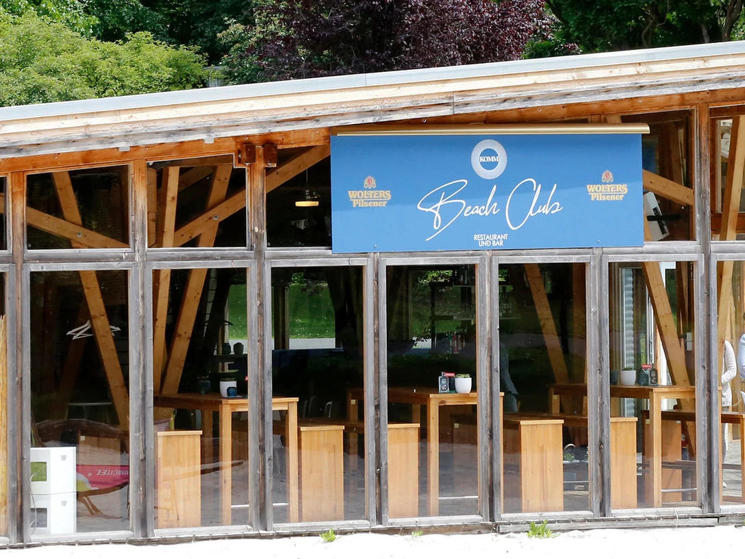 Komm Beach Club Komm Beach ClubCome Beach ClubCome Beach ClubKom naar de strandclub