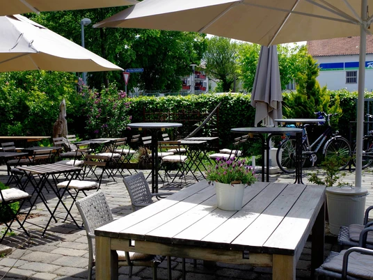 Wolfenbütteler Eismanufaktur: Außenterrasse Wolfenbütteler Eismanufaktur: Außenterrasse