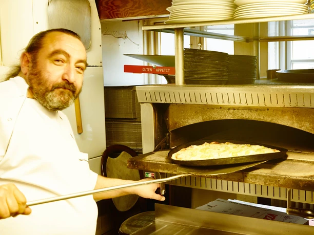 Pizzeria Tomato: Pizzabäcker Pizzeria Tomato: Pizzabäcker