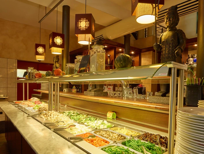 Wok In: Großes mongolisches Buffet Wok In: Großes mongolisches BuffetWok In: Large Mongolian buffetWok In: Stor mongolsk buffetWok In: Groot Mongools buffet