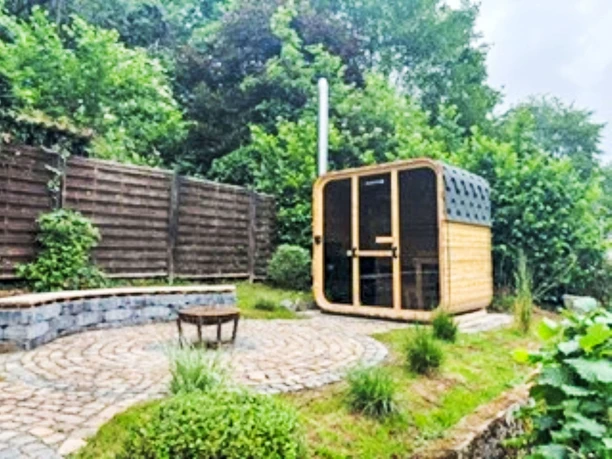 Familie Zinser mit Gartensauna