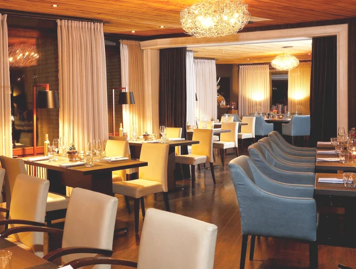 Blick in das Restaurant im Hotel Schröder Blick in das Restaurant im Hotel SchröderView of the restaurant in the Hotel SchröderUdsigt over restauranten på Hotel SchröderUitzicht op het restaurant in Hotel Schröder