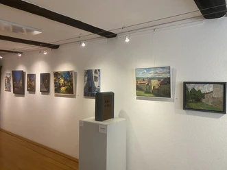 Norddeutsche-Realisten.jpeg Ausstellungsraum mit Gemälden der Norddeutschen Realisten im StadtMuseum Einbeck.