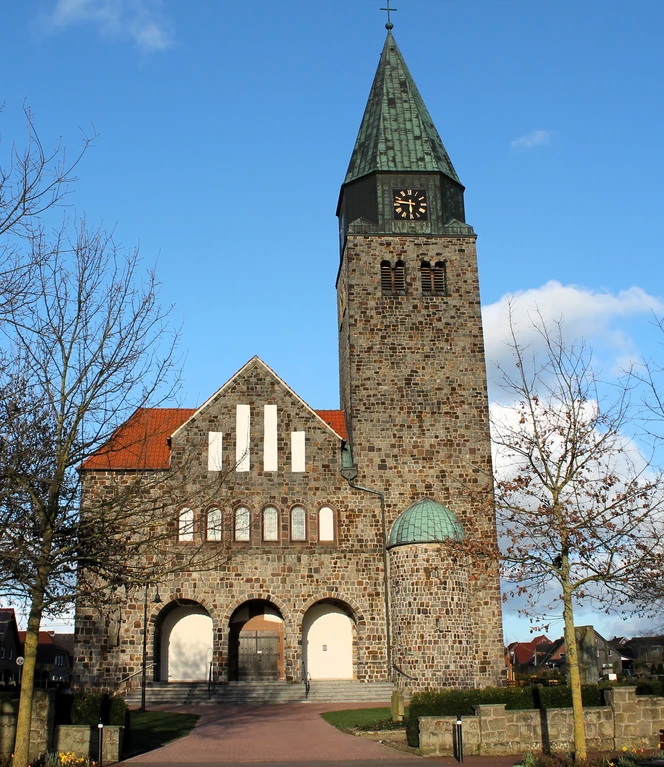 Kirche St. Matthias, Langen - Außenansicht März 2026 ©Martina Alfers.JPG