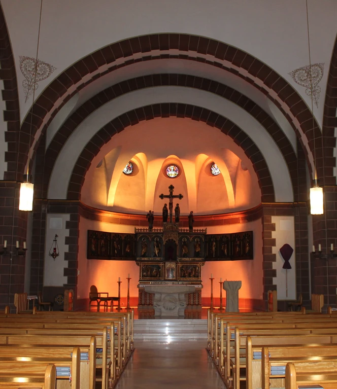 MediaKi in Kirche St. Matthias, Langen – Illumination Chorraum ©Martina Alfers.JPG