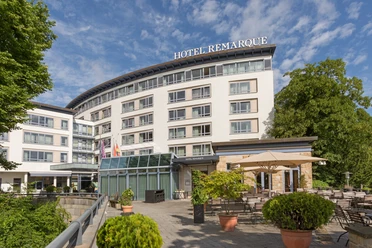Blick auf das Hotel Remarque