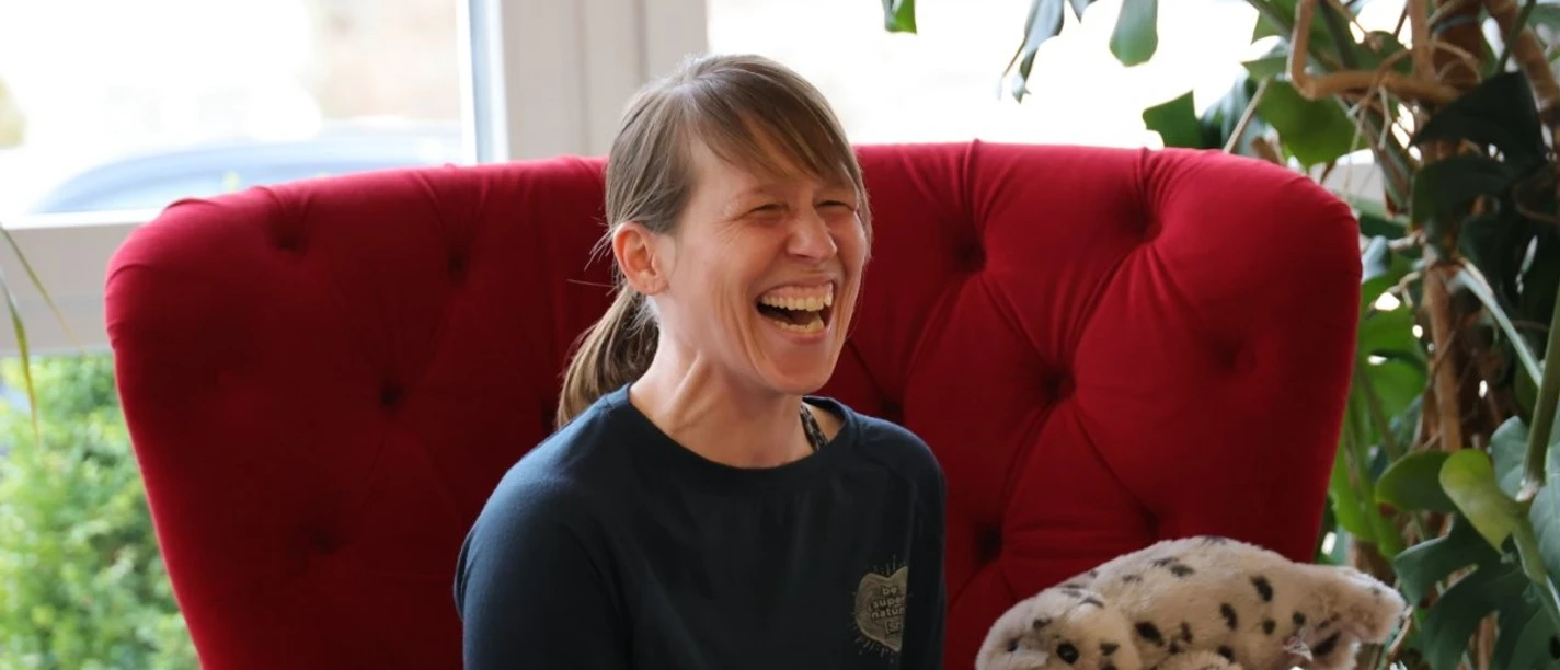 Bücher-Karaoke in der Bibliothek am Meer