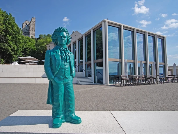 Restaurant Drachenfels mit Beethovenfigur