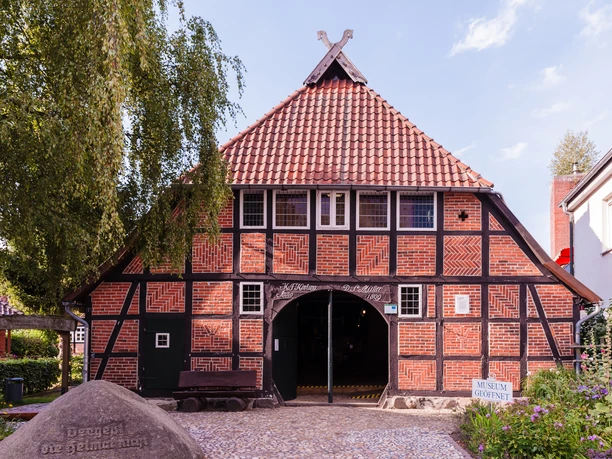 Bergen_Roemstedthaus_CCBYSA_MTiemann_20120829_25(1).jpg