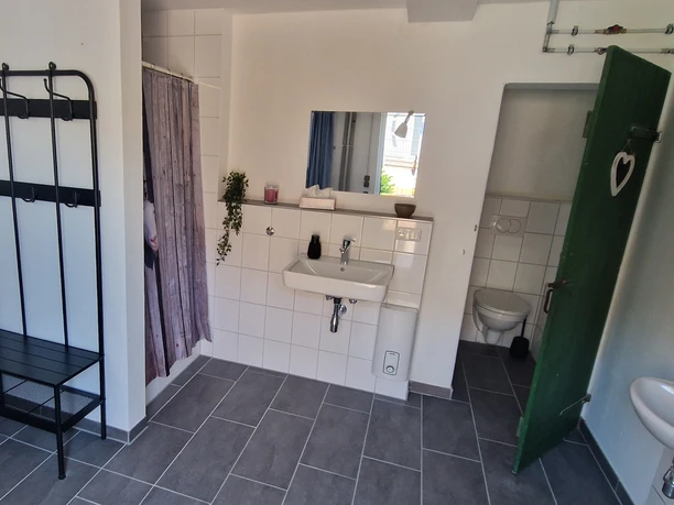 WC mit Dusche - Wohnmobilstellplatz Brauel