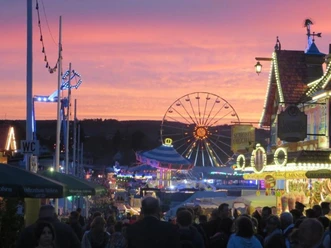 1922099 02 Rummel auf einem Festplatz