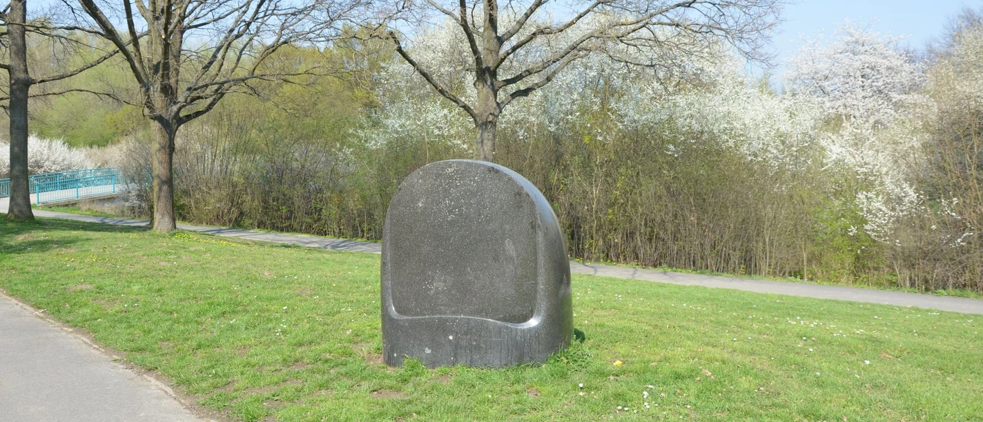 Skulptur Daumen von Yoshimi Hashimoto