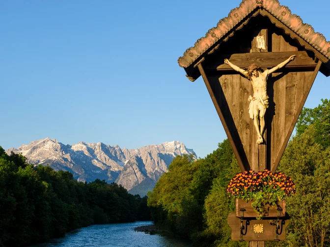 Loisachbrücke Oberau mit Blick zum Wettersteinmassiv