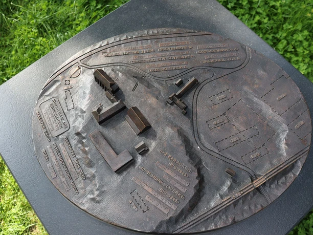 bronceRelief_Brunshausen_nah_web.JPG
