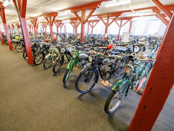 Reihen historischer Motorräder in der Sammlung MOTORRAD des PS.SPEICHER in Einbeck.