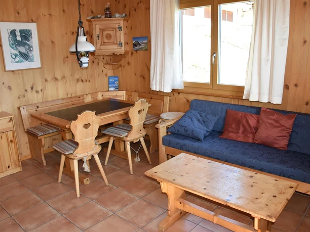 A13 Wohn-/Schlafzimmer mit Esstisch