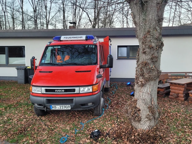 Das TSFW der Feuerwehr Orke (Vöhl) vom Feuerwehrgerätehaus in Niederorke