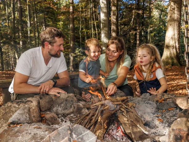 aeschi-trails-familie-wald-grillstelle-feuer-herbst.jpg