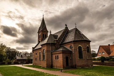 Kirchen, Berge, Seen_Arnold Wanning.jpg