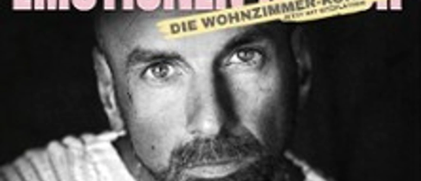 Schwarz-weißes Porträt von Joel Brandenstein mit rosa Schriftzug Emotionen II Tour