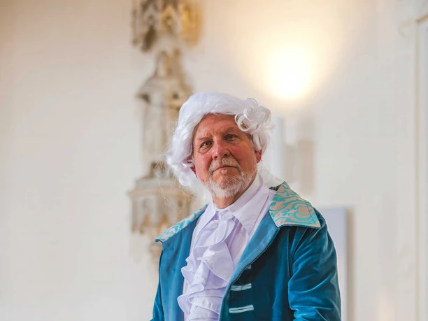 Liebe, Lust und Leidenschaft im Celler Schloss Barockdarsteller im Treppenhaus des Celler Schlosses
