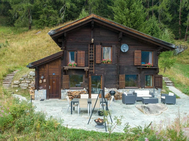 stall-schlettere-bellwald-chalet-berghutten-maiens